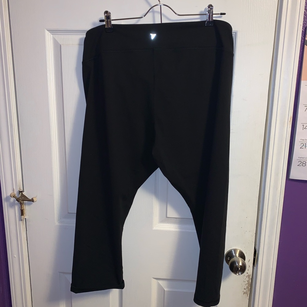 Compression Workout Capri - Picture 3 of 4